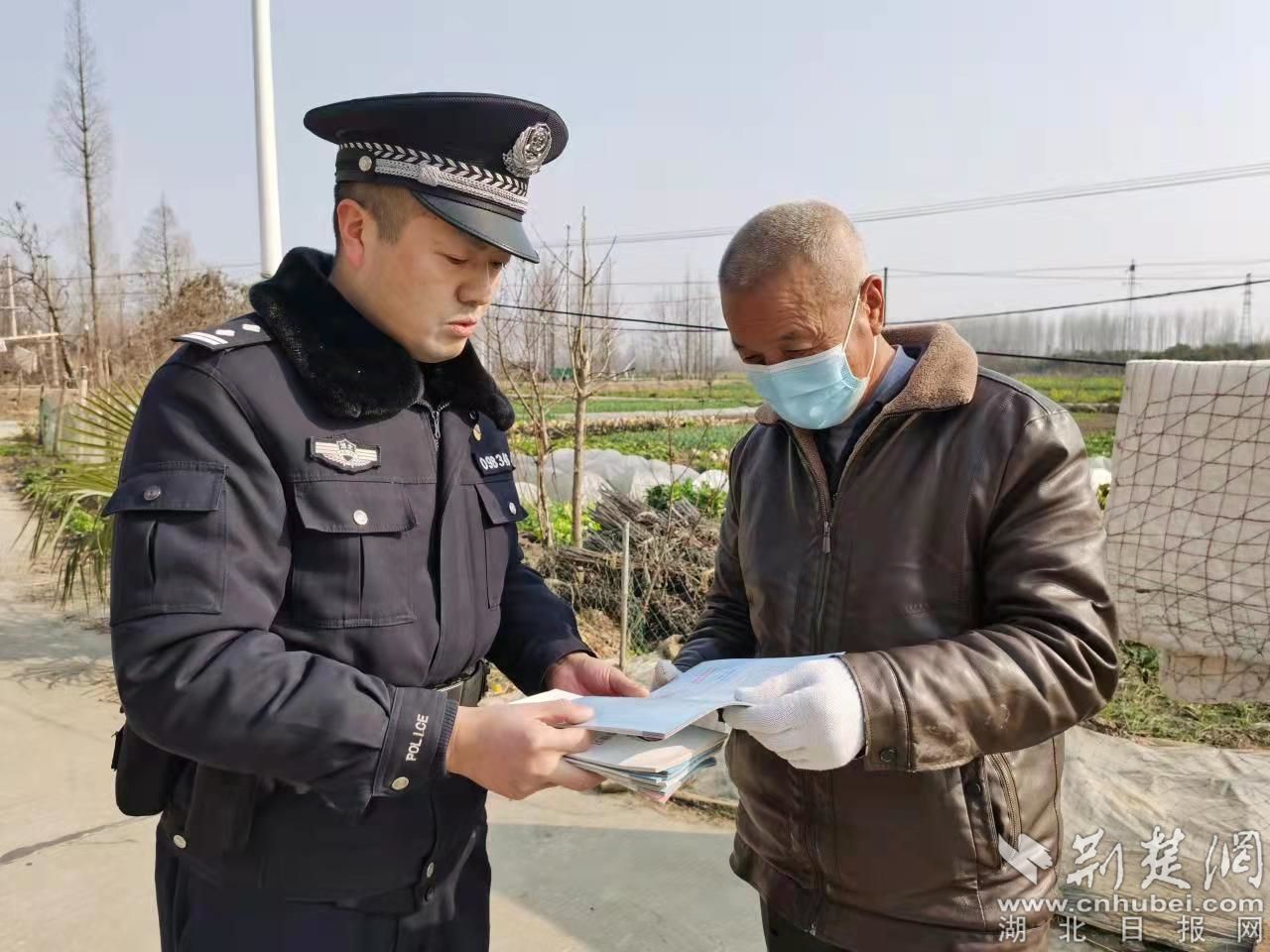 向重點(diǎn)人群開展反詐、禁毒、拒賭宣傳.jpg