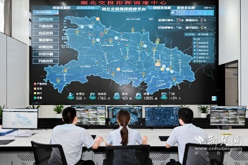 7.建成湖北交投智慧調(diào)度中心，接入全省6000多公里高速路段、1.5萬余路監(jiān)控視頻圖像，實現(xiàn)路網(wǎng)態(tài)勢全感知.jpg.jpg