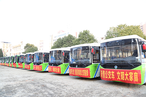 即將在崇陽投入使用的68輛新能源純電動公交車。.jpg